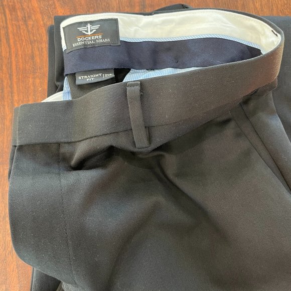 COPY - Men's Never-Iron Essential Dockers Flat Front 32/32 in Black - Picture 8 of 9